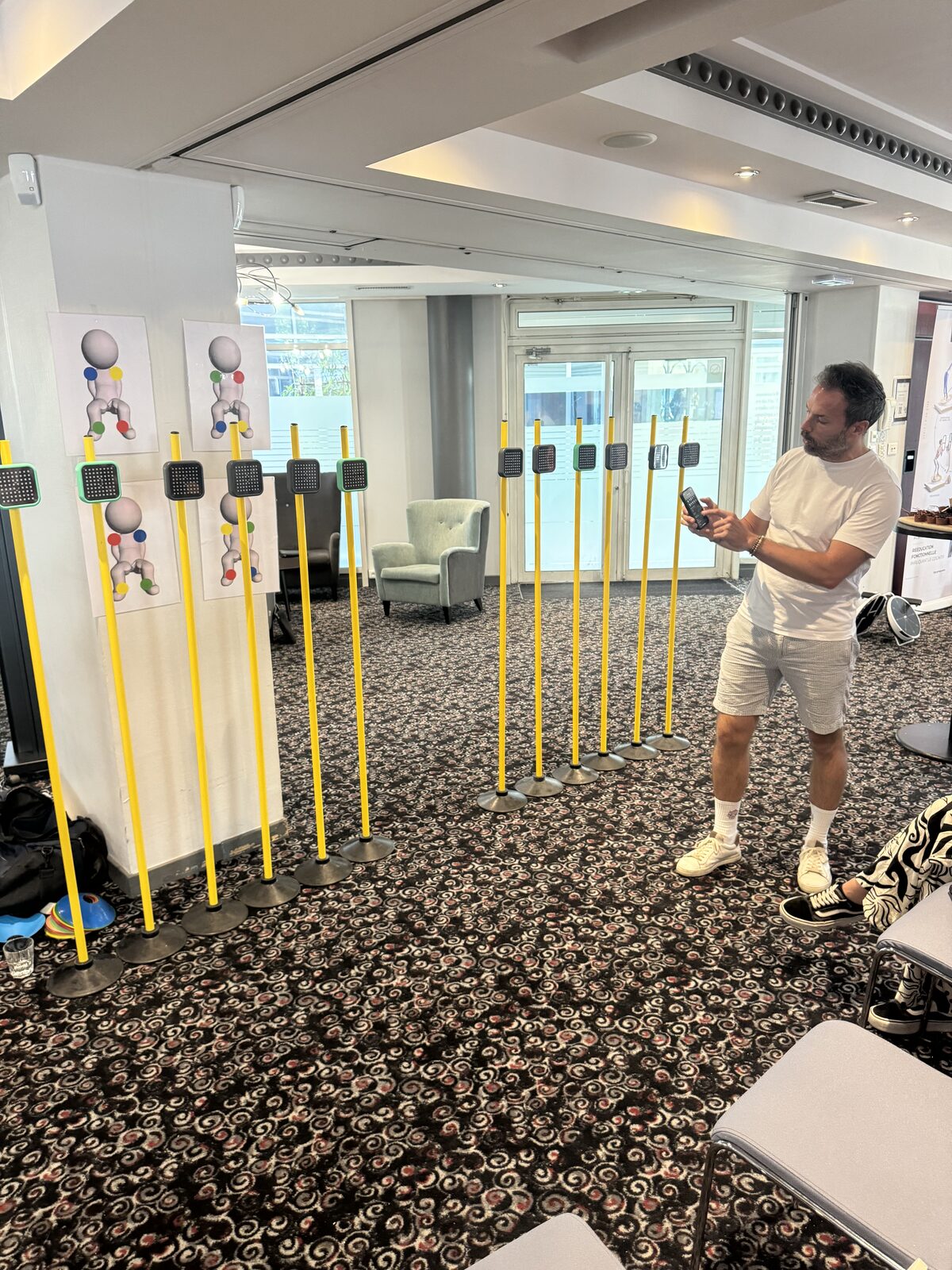 Atelier pratique avec le mur cognitif Noron lors de la formation AKR