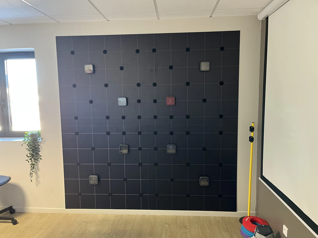 Mur cognitif Noron en situation avec pods LED